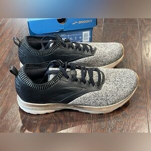 Brooks Ricochet LE Men Size  10 D Black  Grey Running Shoe NEW